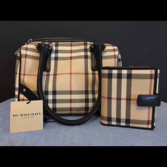Burberry Small Black purse with matching wallet - Picture 1 of 12